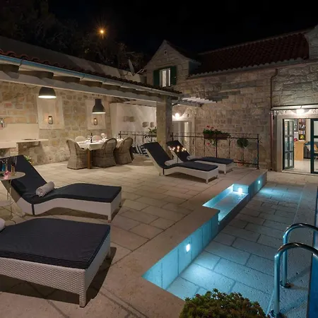Exquisite Brac 3 Bedrooms Belle Overlooking The Adriatic Sea Private Pool فيلة *
